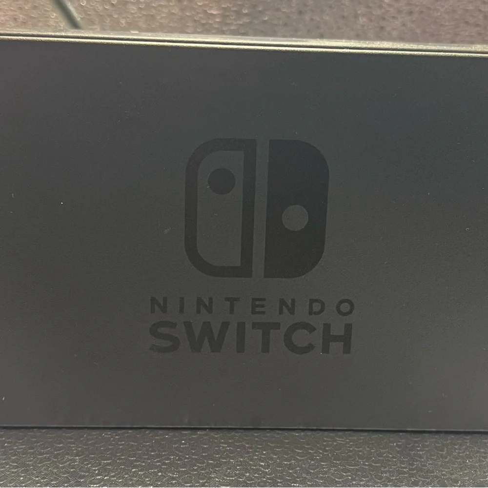 Nintendo Switch Console HAC-001 w/ Joy Con + Dock + AC +HDMI. Plus Micro SD card - Picture 5 of 7